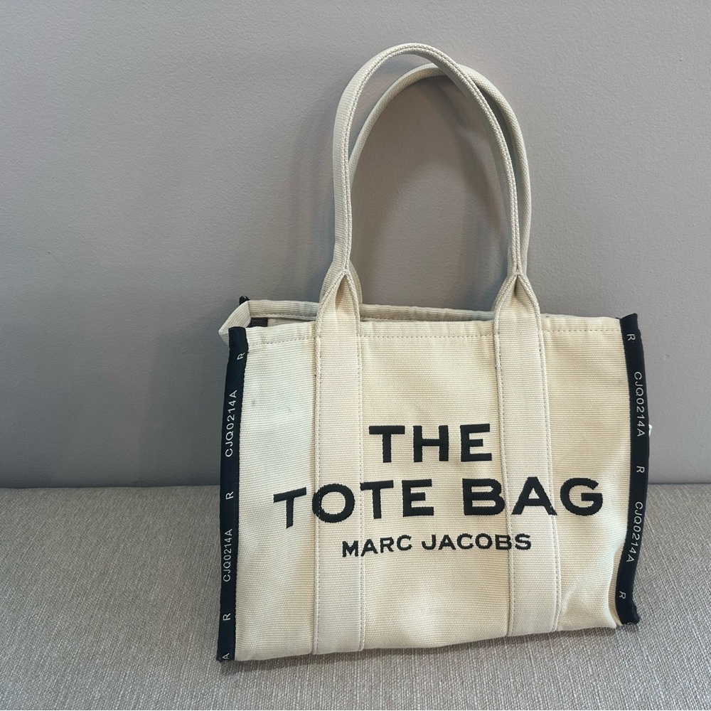Marc Jacob’s large cream the tote bag